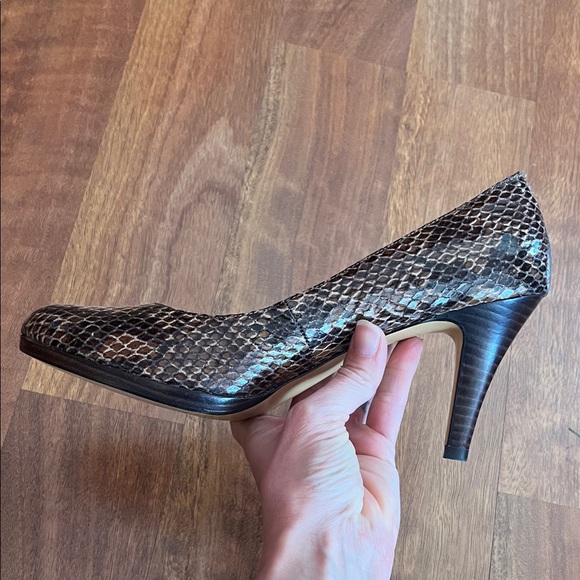 Like new Anne Klein Brown Snake Pattern Heels - Picture 6 of 16